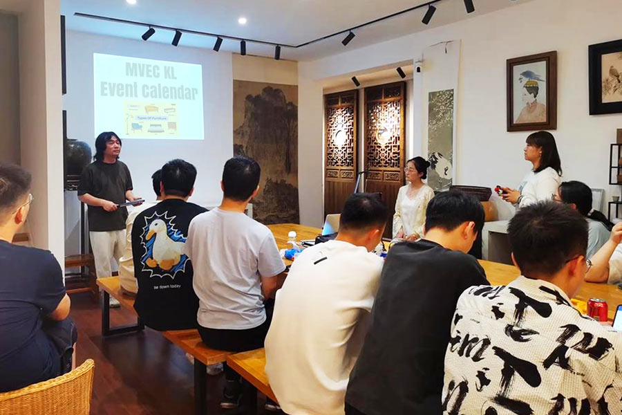Chia Wee Keat discussing networking strategies