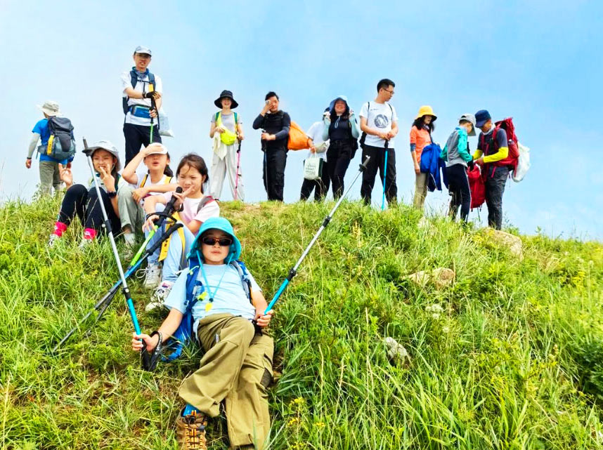Chia Wee Keat hiking with friends
