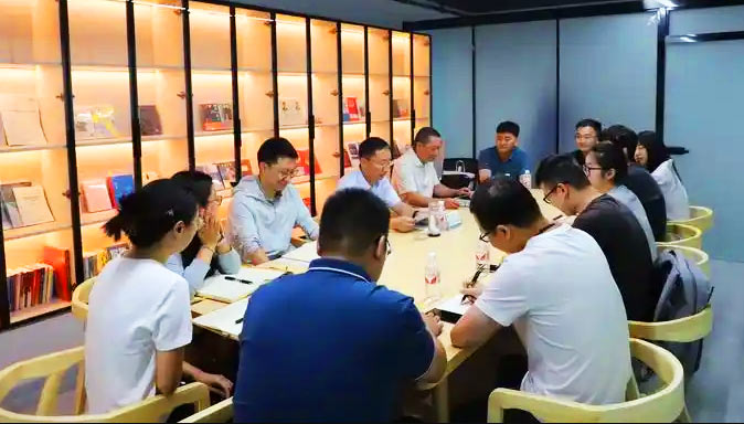 Chia Wee Keat team meeting
